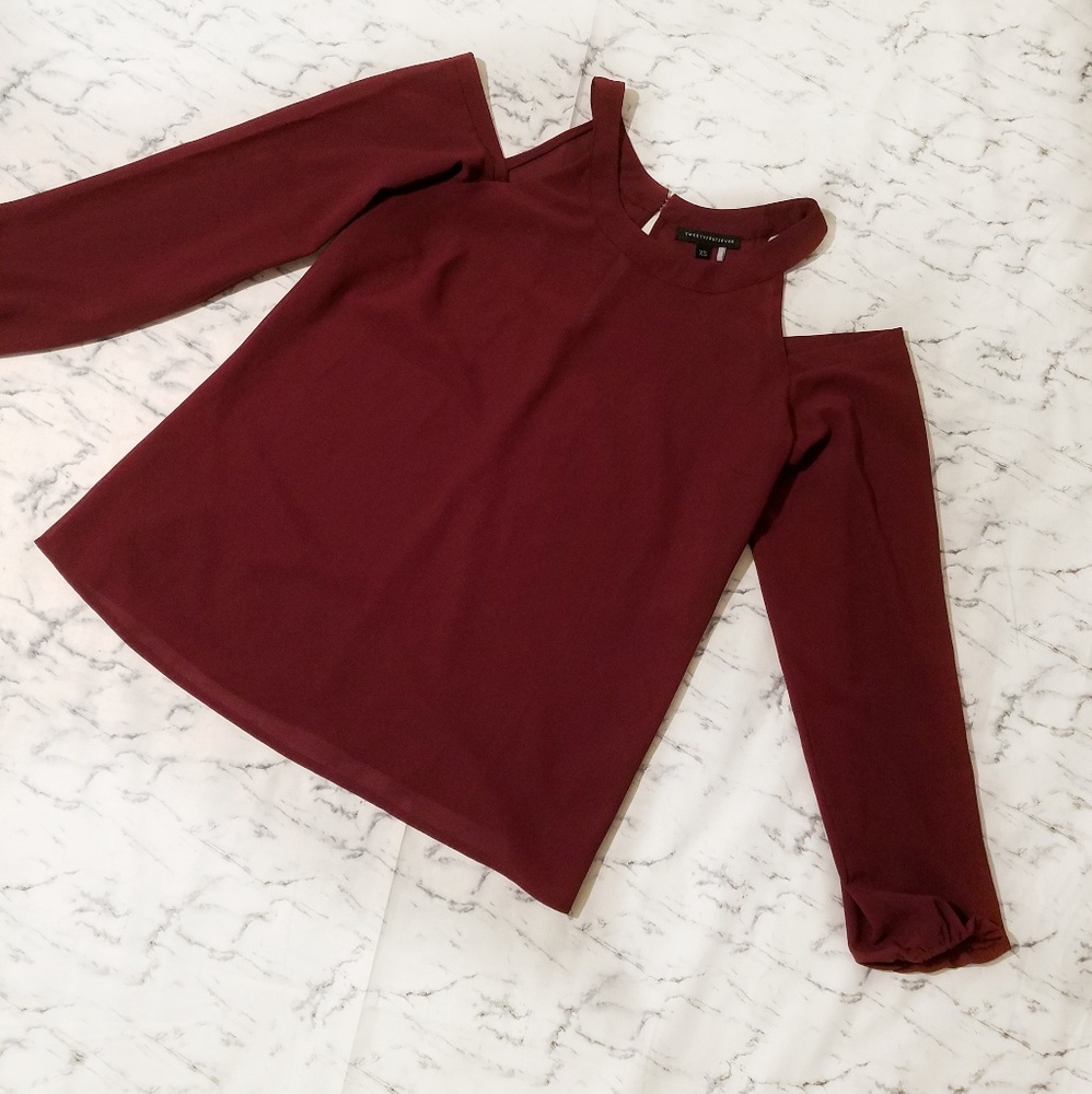 SALE! ⚡❤off-shoulder blouse